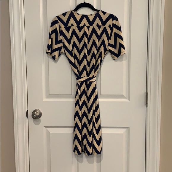 Tie waist navy and tan dress - Picture 3 of 3